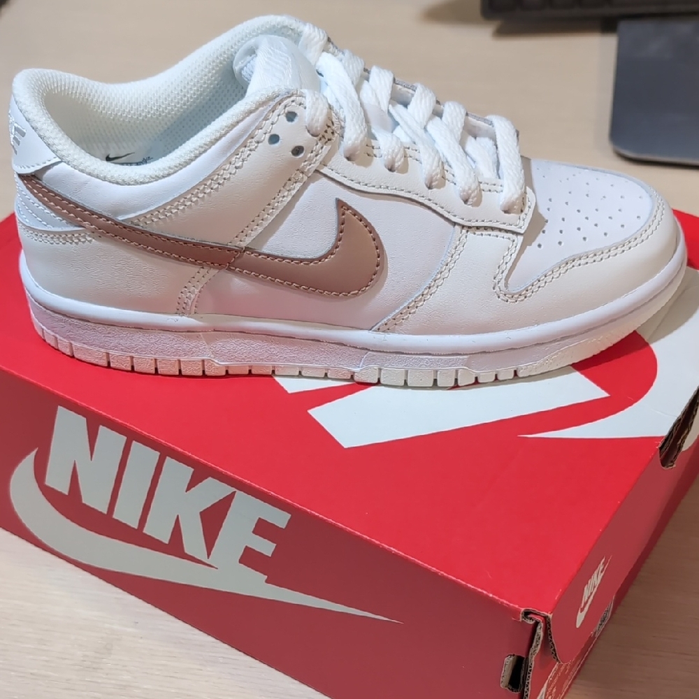 Nike White and Light Pink Sneakers